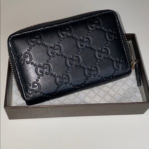 Gucci zip wallet